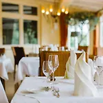 Regiohotel - #panoramablick #wellness #wallbox #grossesabendbuffet ホテル 3*