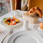 ホテル Regiohotel - #panoramablick #wellness #wallbox #grossesabendbuffet 3*