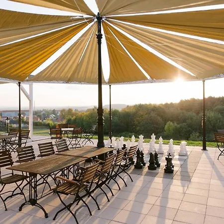 Regiohotel - #panoramablick #wellness #wallbox #grossesabendbuffet فندق السنبرغ