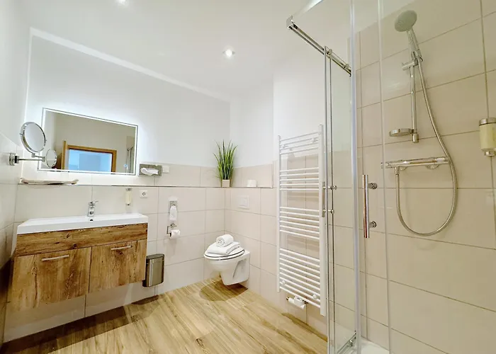 Regiohotel - #panoramablick #wellness #wallbox #grossesabendbuffet Szálloda