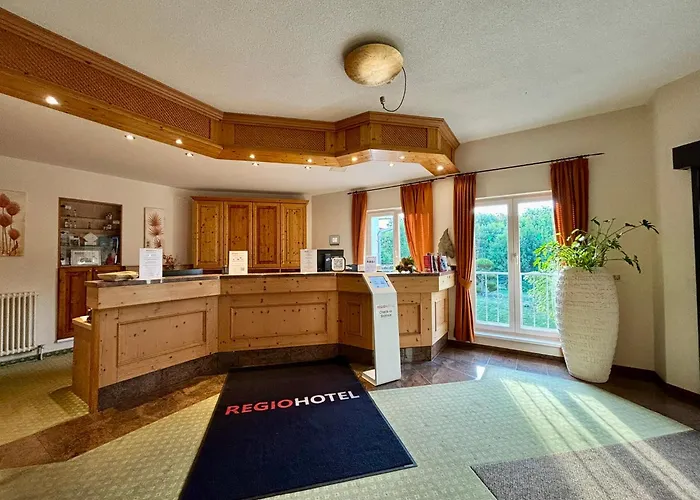 Regiohotel - #panoramablick #wellness #wallbox #grossesabendbuffet Hotell