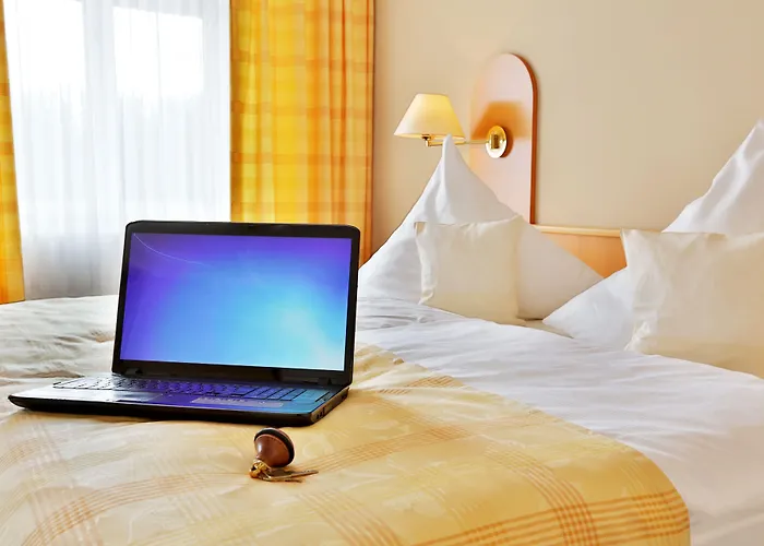 Regiohotel - #panoramablick #wellness #wallbox #grossesabendbuffet 3*