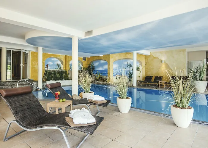 Regiohotel - #panoramablick #wellness #wallbox #grossesabendbuffet 3*