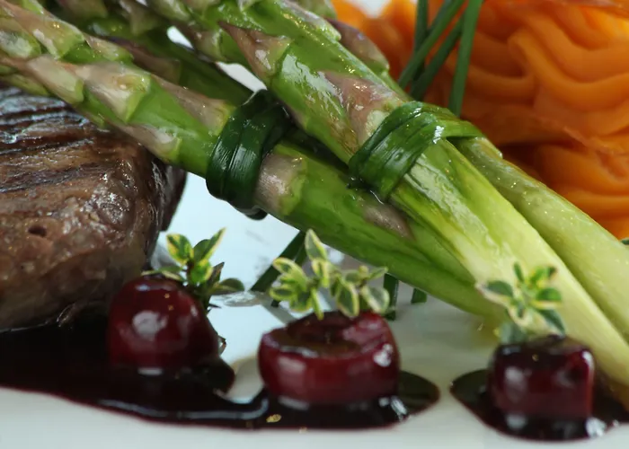 Regiohotel - #panoramablick #wellness #wallbox #grossesabendbuffet Szálloda 3*