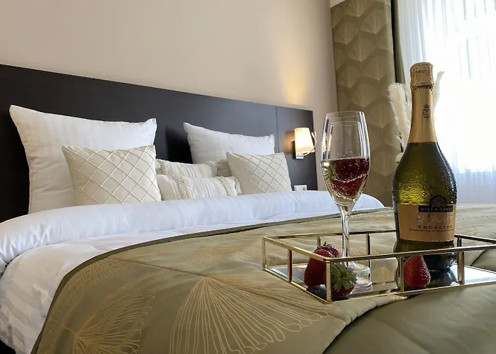 Regiohotel - #panoramablick #wellness #wallbox #grossesabendbuffet Szálloda