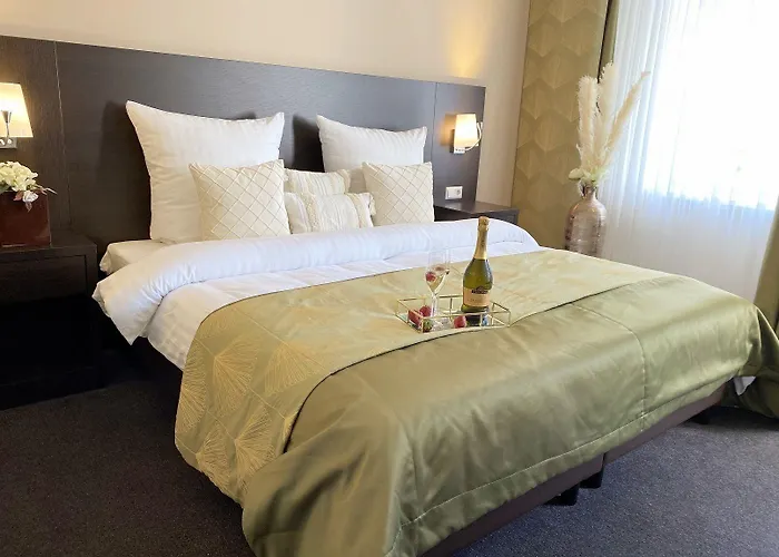 Regiohotel - #panoramablick #wellness #wallbox #grossesabendbuffet Szálloda